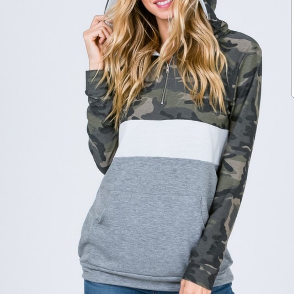 Color block camo sweatshirt